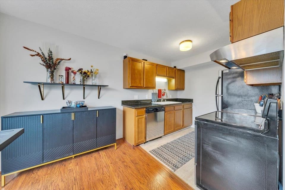 2615 Glade Drive SE, photo 9 of 35