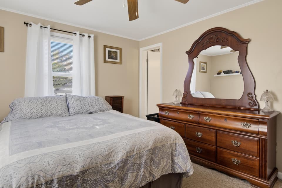 670 Lawn Drive, photo 18 of 40