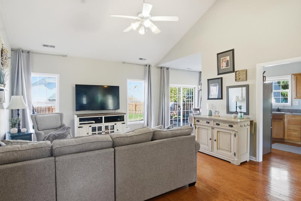 310 Windsor Drive, photo 13 of 40