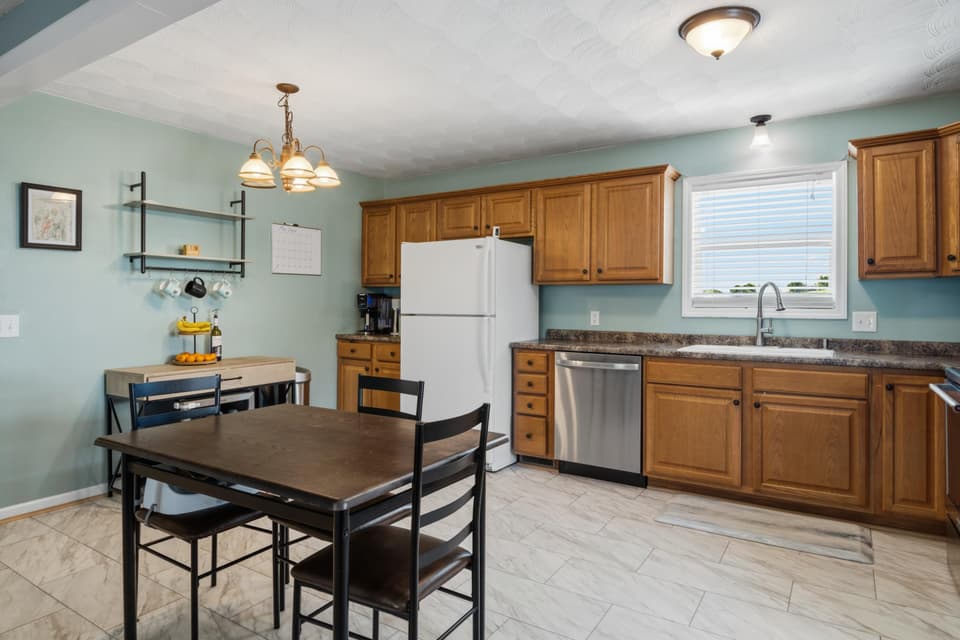 2301 Viewland Circle, photo 10 of 40