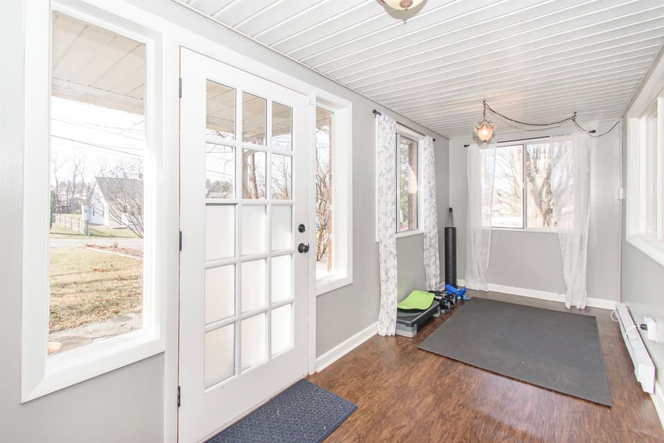 410 Miller Street SE, photo 3 of 40