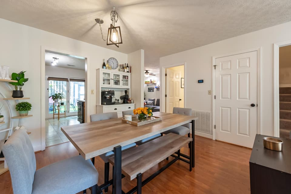 705 Colhoun Street NE, photo 17 of 40