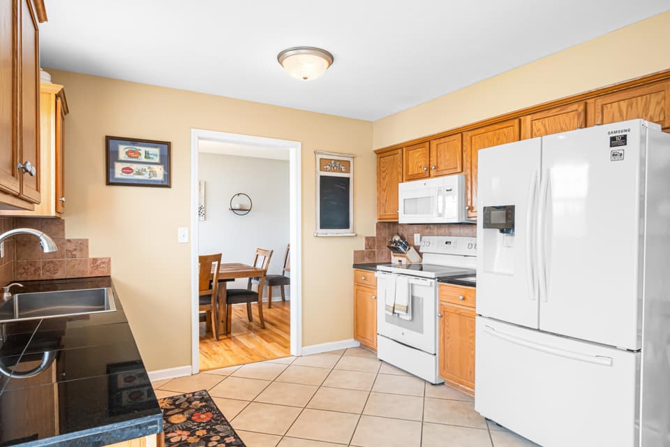 240 Windsor Drive, photo 5 of 40