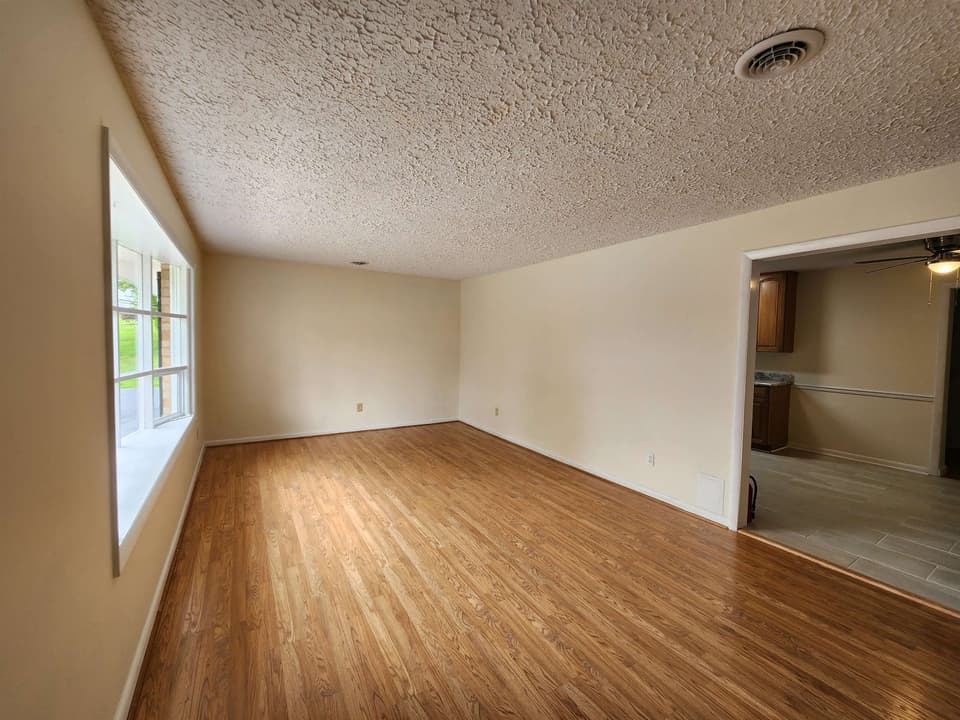 455 Chinquapin Trail SE, photo 3 of 40