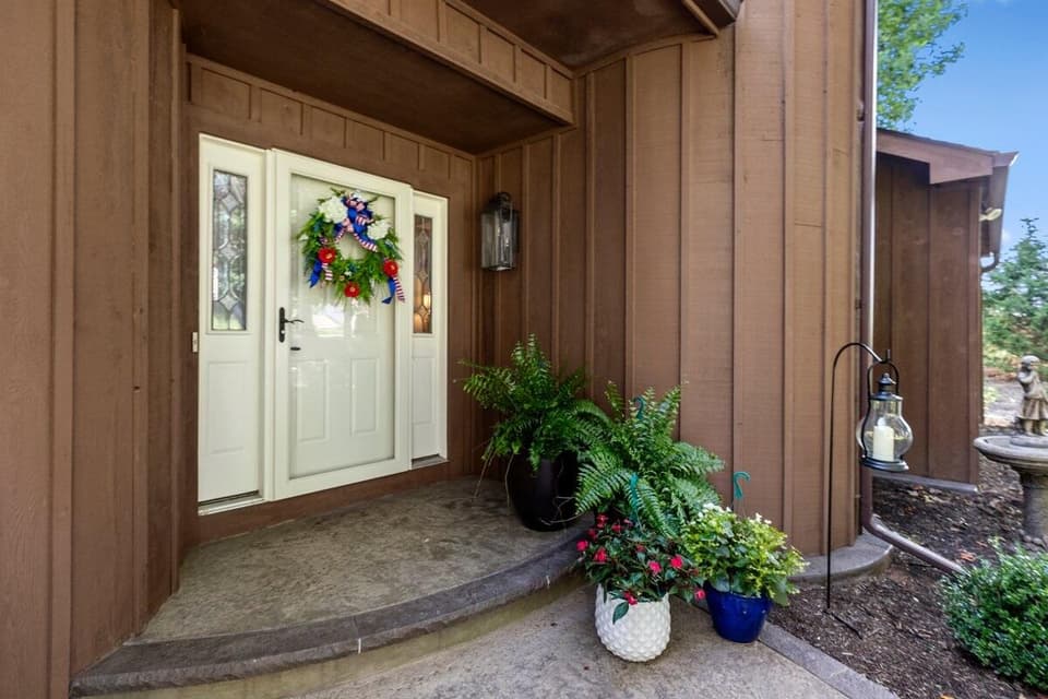 255 Patricia Lane NE, photo 7 of 35