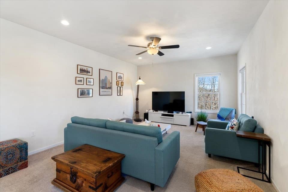 1140 Crosscreek Drive, photo 11 of 40
