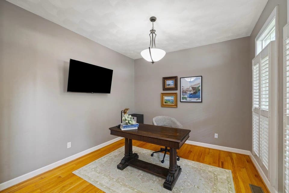 2050 Lubna Drive, photo 13 of 40