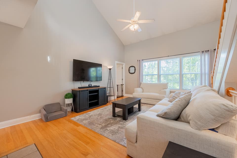 780 Oaktree Boulevard, photo 17 of 40