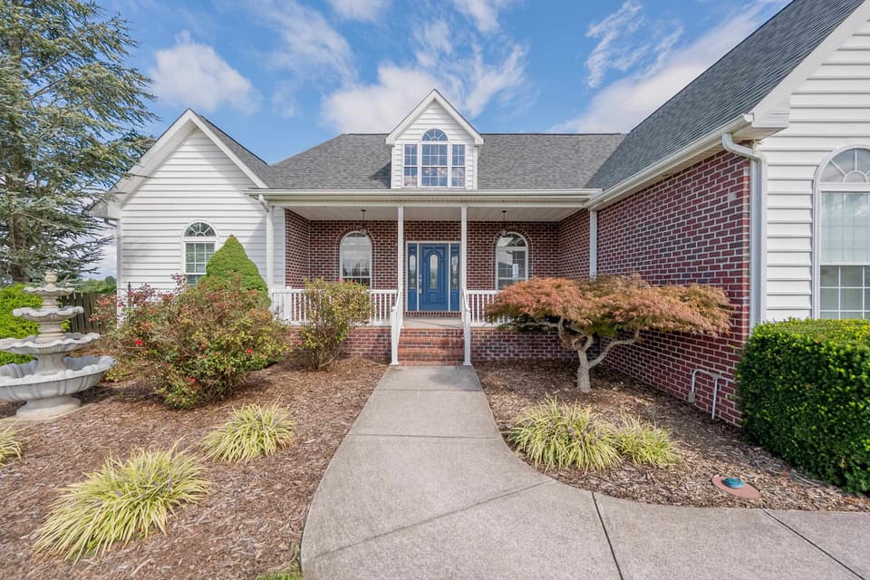 3810 Divine Drive, photo 8 of 40