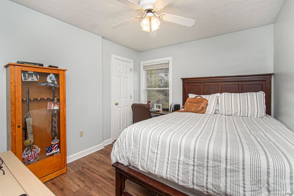 595 Tarrytown Road, photo 28 of 33
