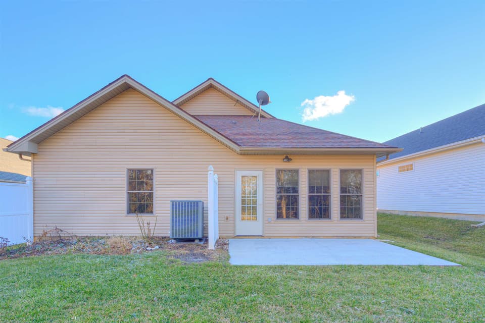 210 Windsong Drive, photo 4 of 10