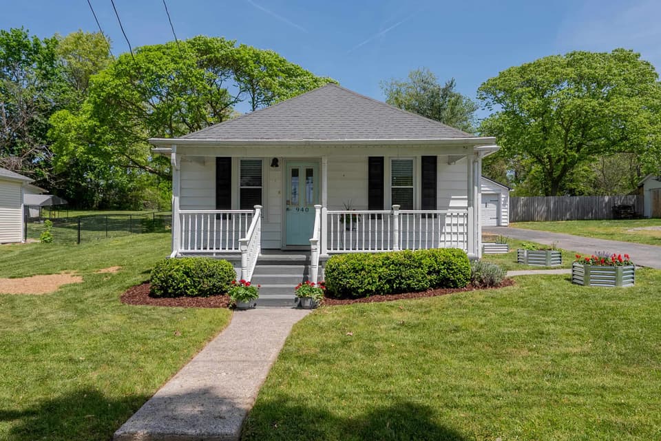 940 Forest Street, photo 4 of 40