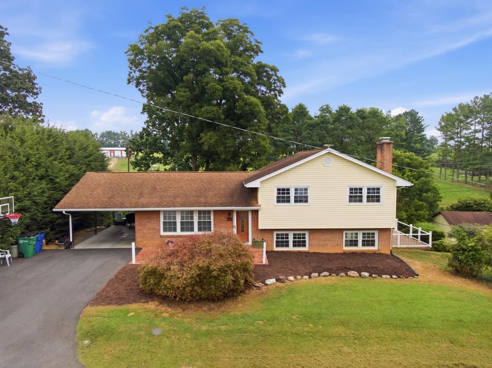 75 Walnut Drive NW, Christiansburg