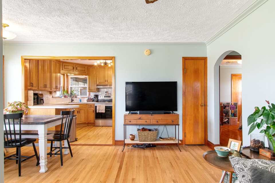 1595 Gallimore Street, photo 8 of 40