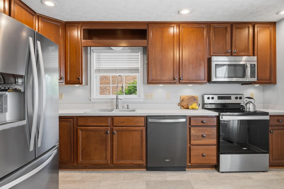 1662 York Drive, photo 5 of 40