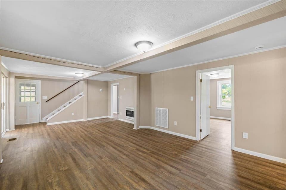 665 Liberty Street, photo 6 of 29