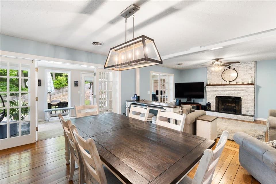 300 Tomahawk Drive, photo 19 of 40