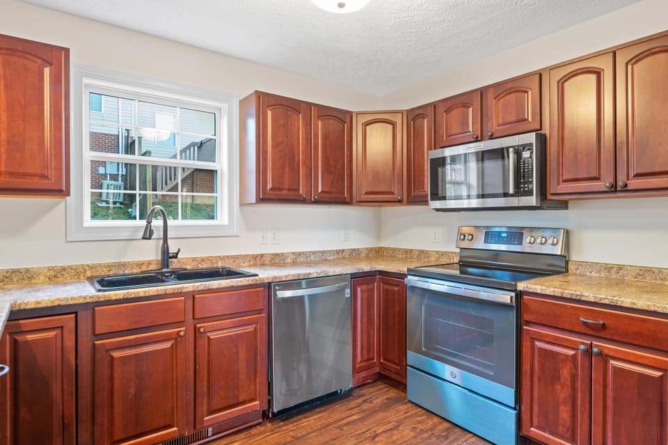 560 Oak Tree Boulevard, photo 19 of 40