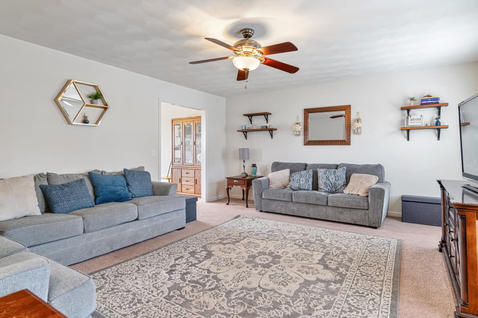 535 Keystone Drive, photo 6 of 40