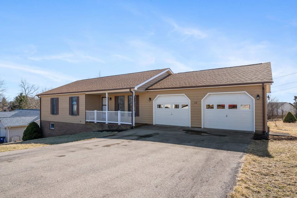 15 Massie Drive NW, photo 2 of 40