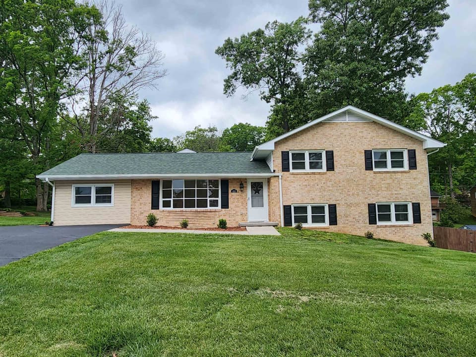 455 Chinquapin Trail SE, Christiansburg, VA