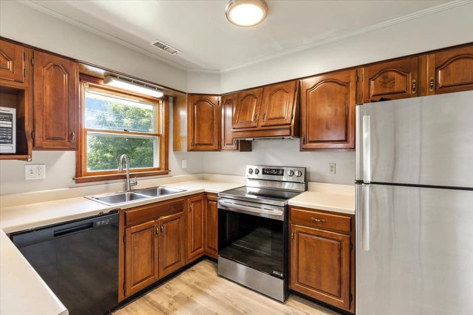 135 Griggs Street, photo 9 of 40