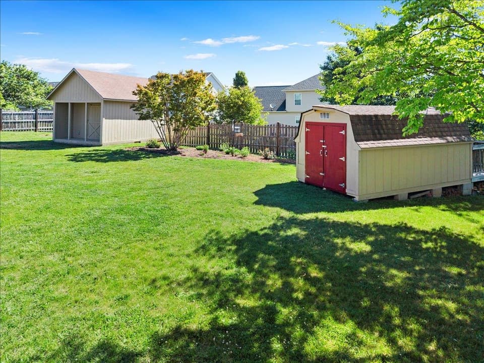 180 Henley Drive, photo 10 of 40