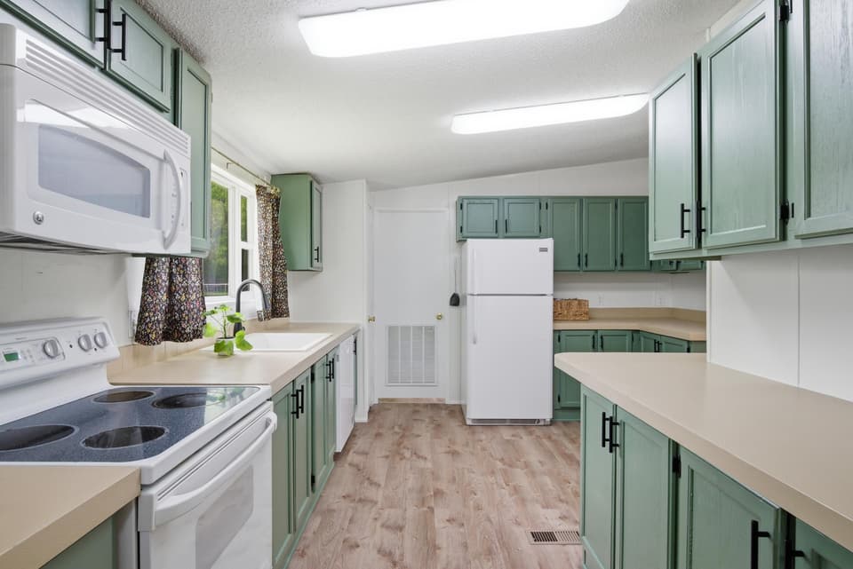 670 Liberty Street NE, photo 12 of 38