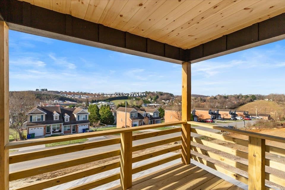 1045 Beaver Drive, photo 5 of 40