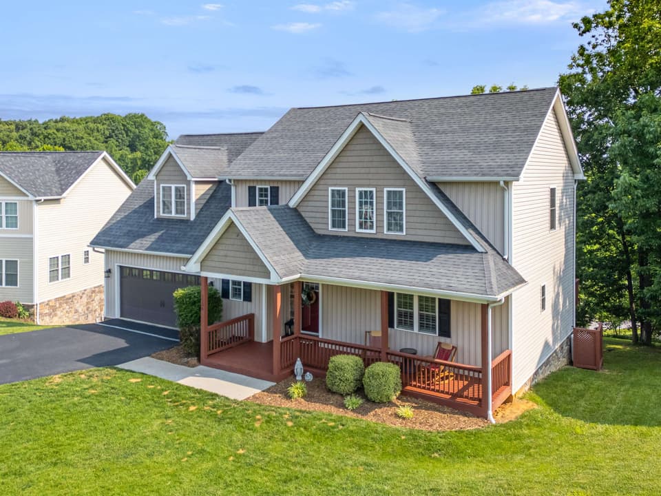 1136 Crosscreek Drive, photo 4 of 40