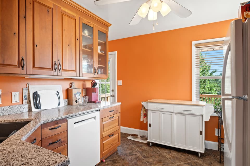 106 Roseland Drive, photo 9 of 39
