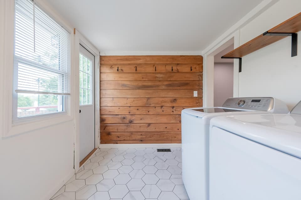 220 Clearview Drive, photo 7 of 34
