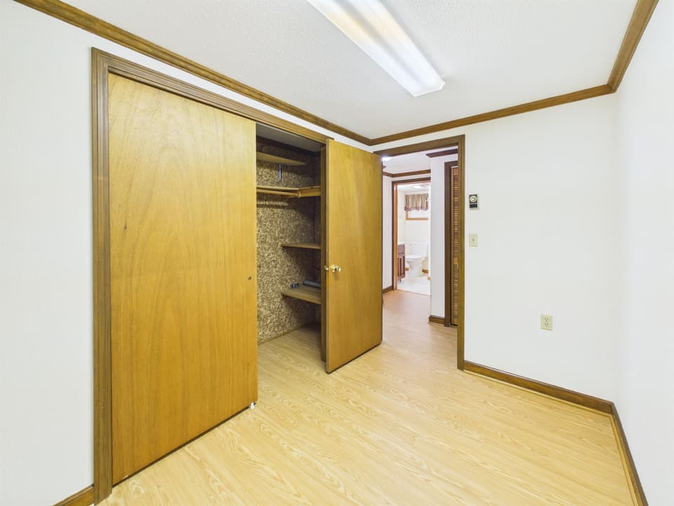240 Walnut Drive, photo 35 of 40