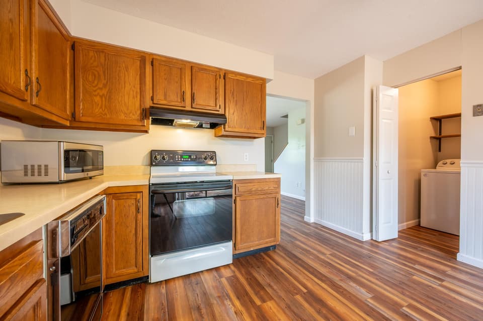 1115 Glen Court Unit B, photo 10 of 40
