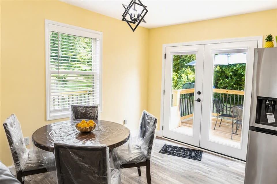 455 Stone Street, photo 10 of 36