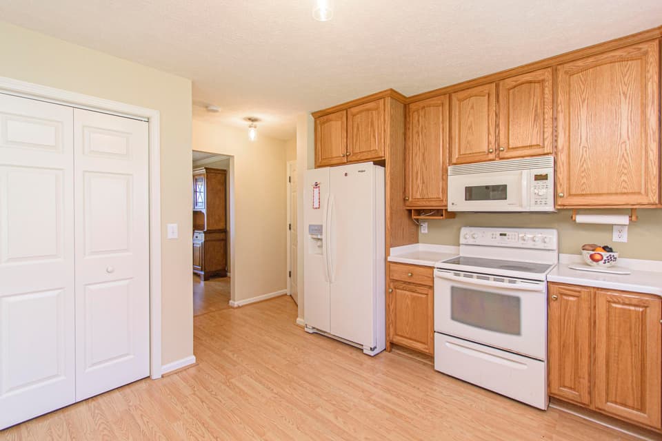 1130 Cassatt Ln, photo 14 of 39