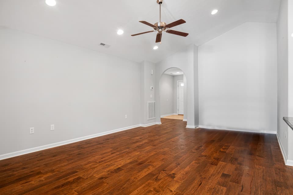 2130 Glade Drive SE, photo 9 of 38