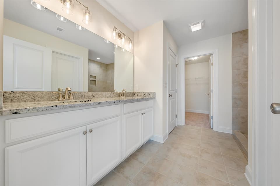 970 Holland Loop, photo 11 of 13