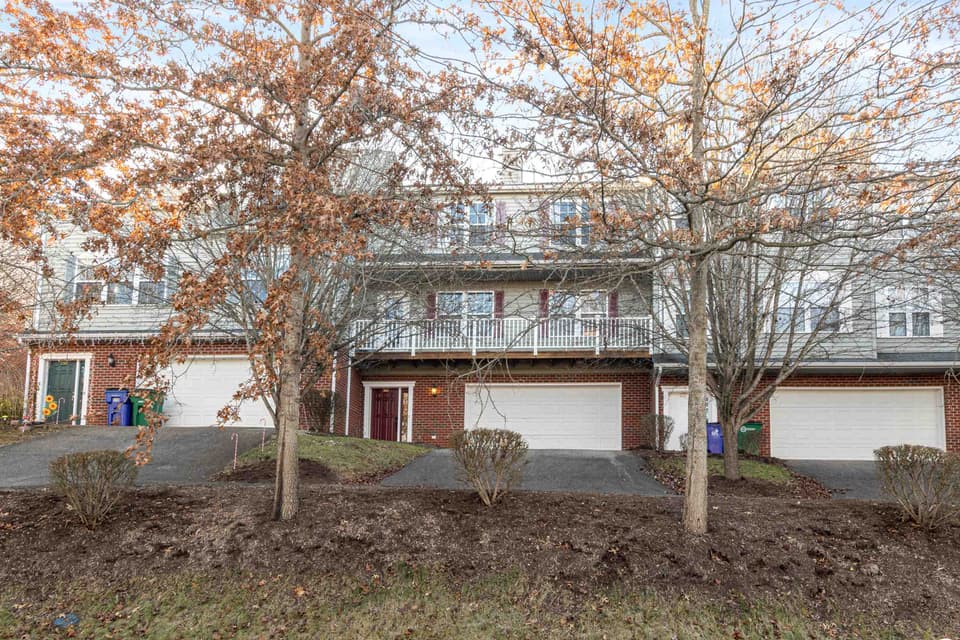 560 Oak Tree Boulevard, photo 3 of 40