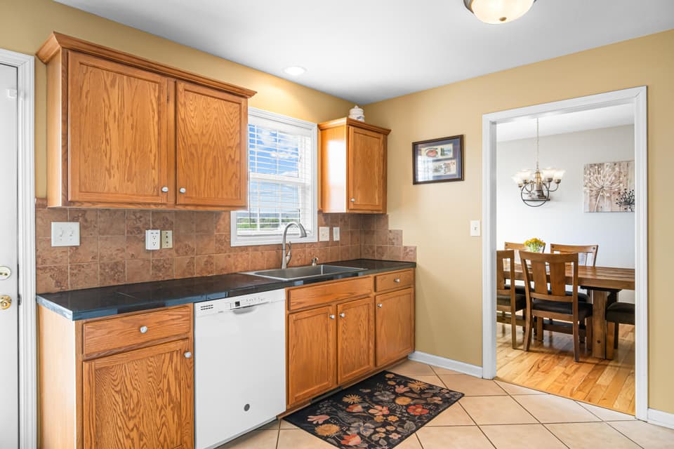240 Windsor Drive, photo 6 of 40