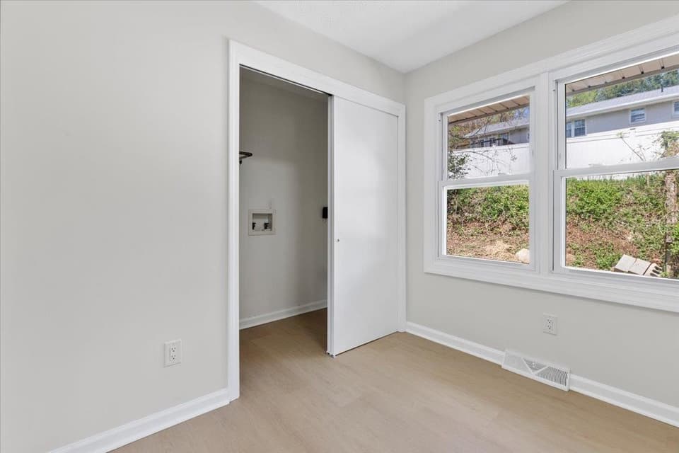 235 Lucas Street NE, photo 11 of 20